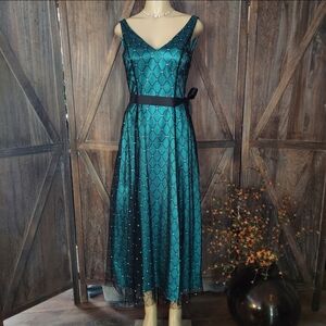 Adrianna Papell Vintage Green Midi Sundress Sleeveless V-Neck